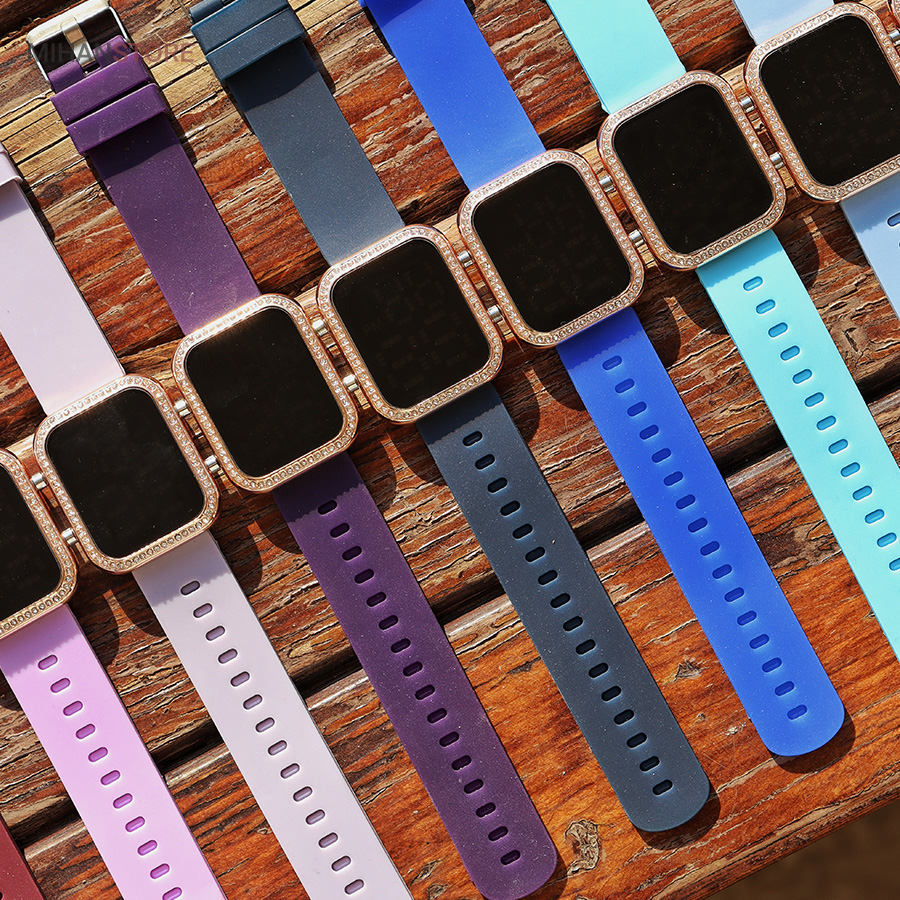 ساعت مچی نگین دار طرح اپل